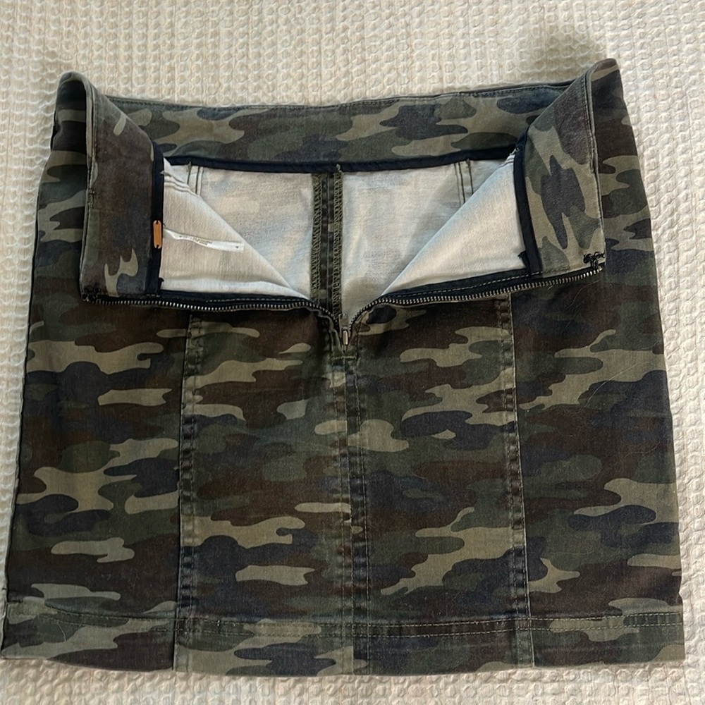 Free People Camo Skirt Size 4 - Picture 3 of 7